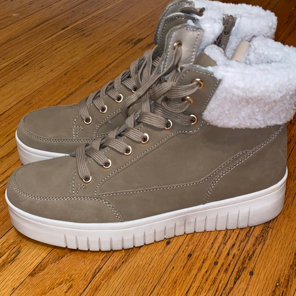 Serra Taupe Winter Boots with White Faux Fur - Picture 1 of 4